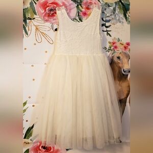 2 Bunnies Cream-colored little girls' dress size 6. (Cpd209)